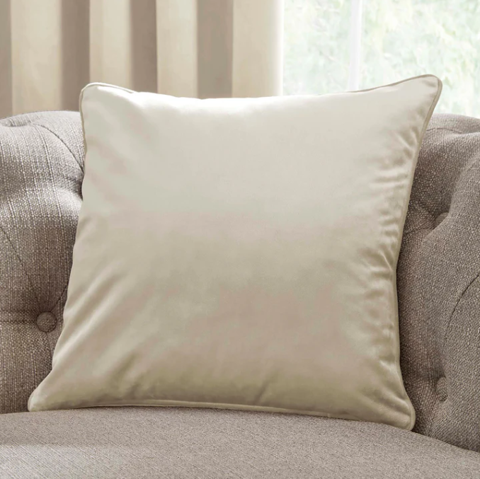 Cushion Montrose in Ivory