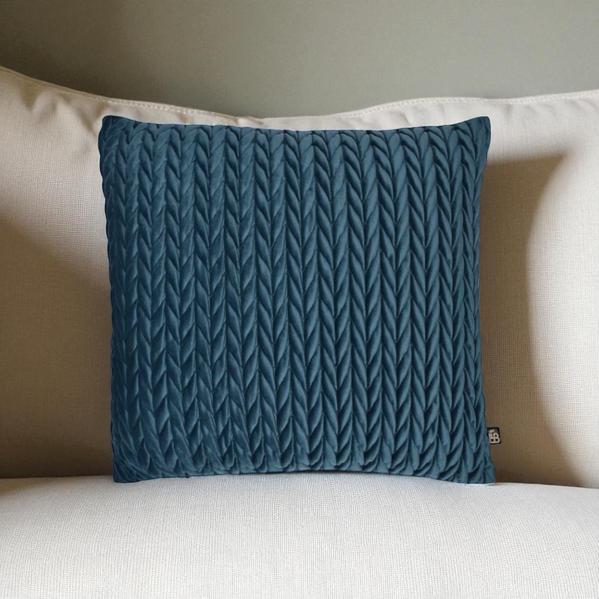 Filled Cushion Amory in Teal