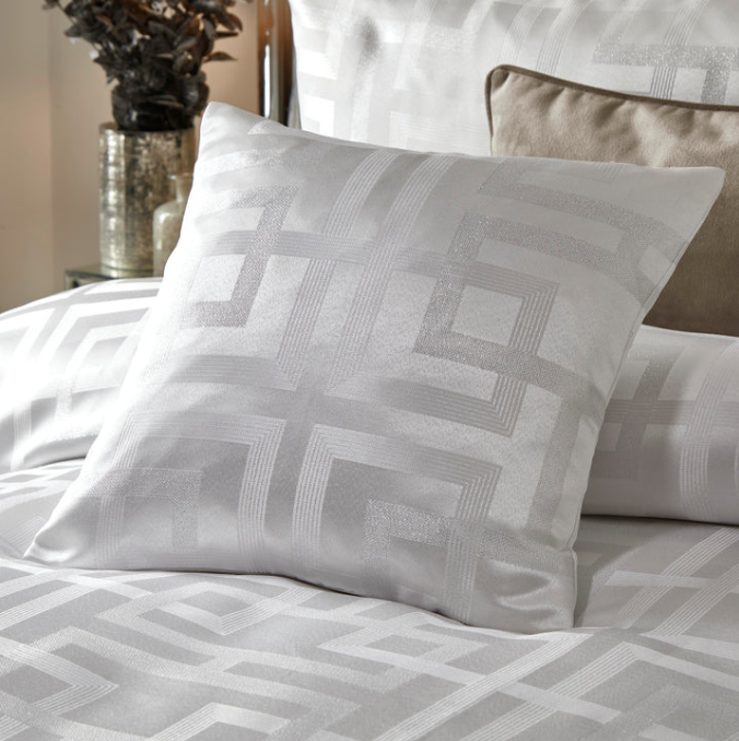 Filled Cushion Bardon in Ivory