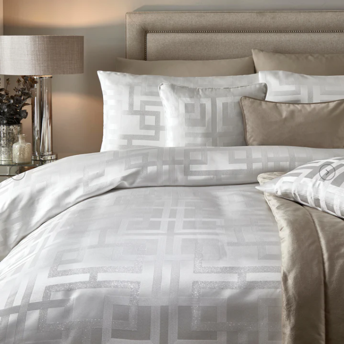 Filled Cushion Bardon in Ivory