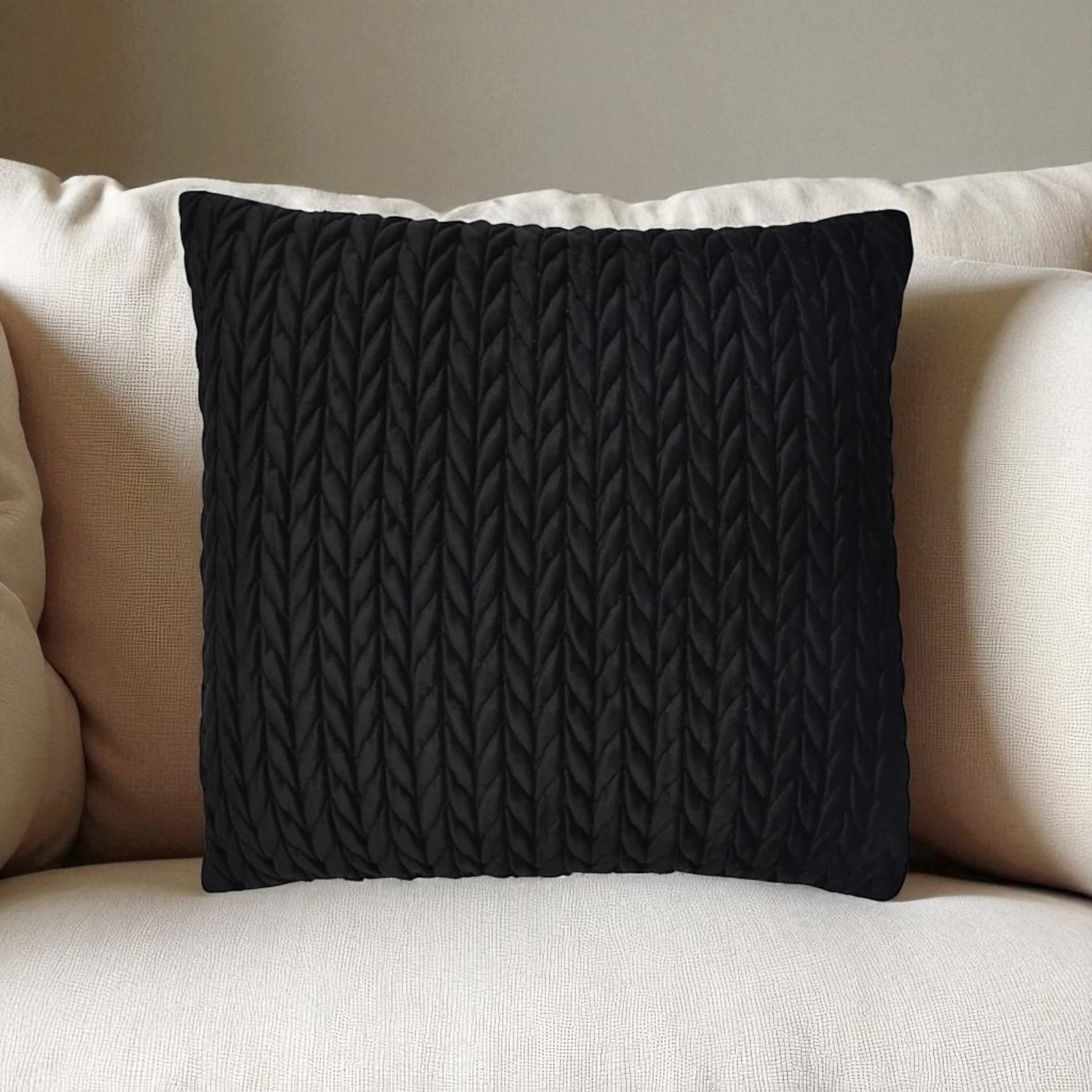 Filled Cushion Amory in Black
