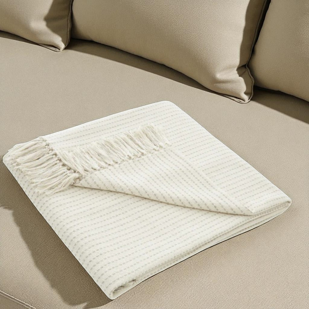 Throw Quinn in Cream