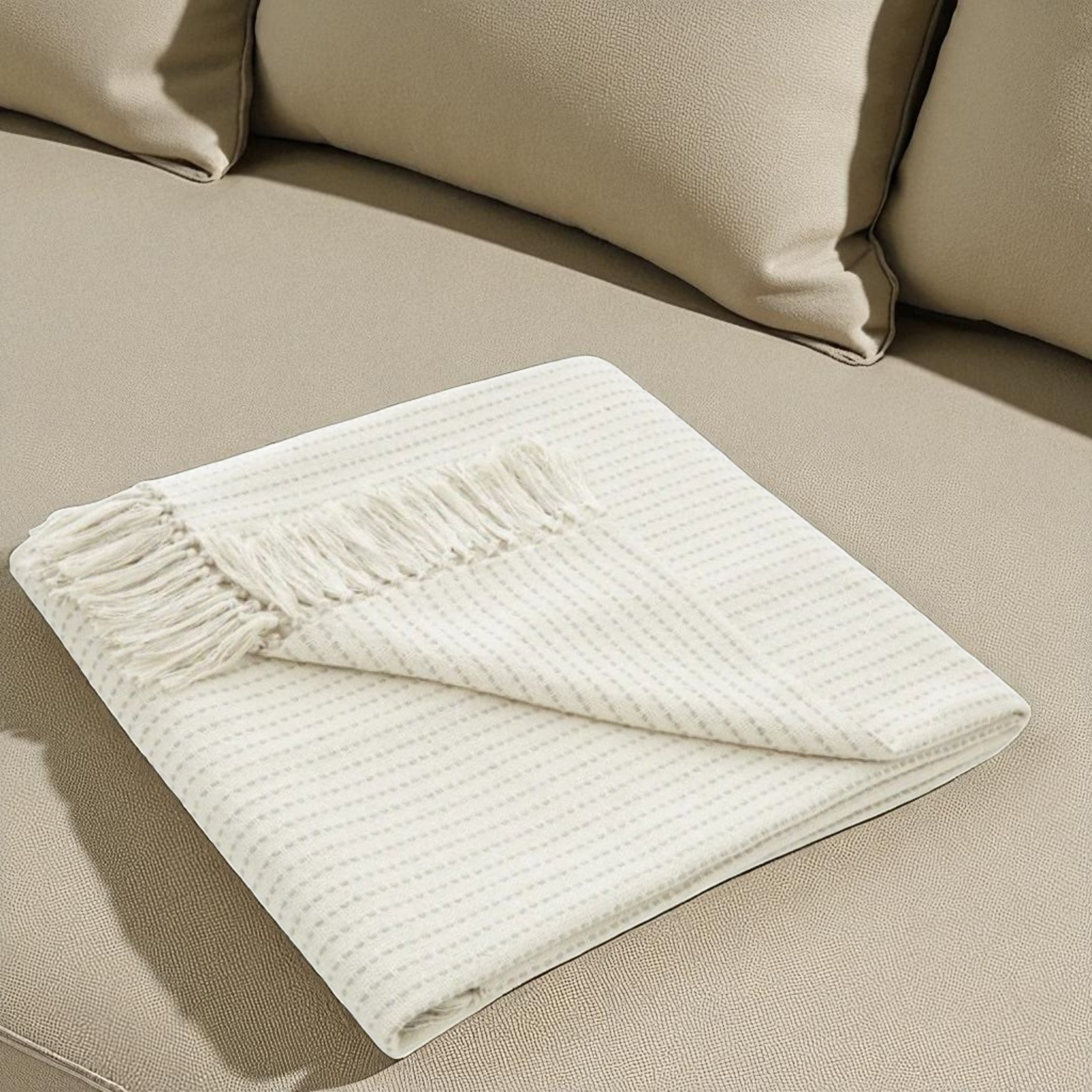 Throw Quinn in Cream
