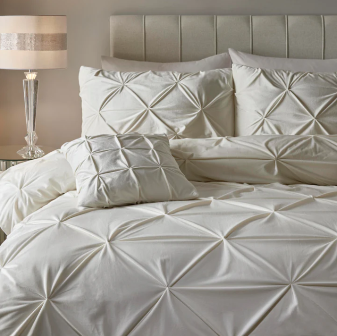 Filled Cushion Mira in Ivory