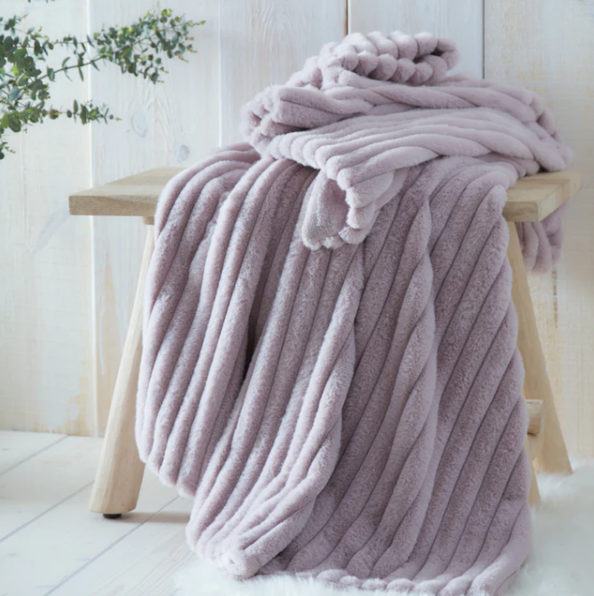 Throw Morritz in Mauve