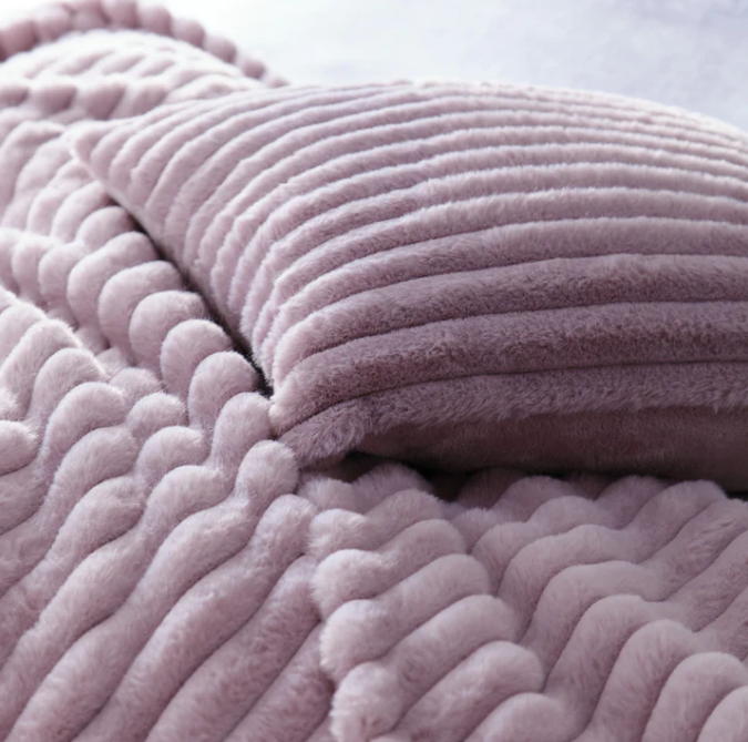 Throw Morritz in Mauve