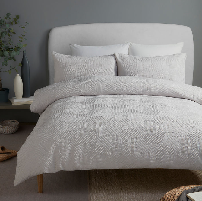Duvet Cover Set Embossed Geo Print in Grey