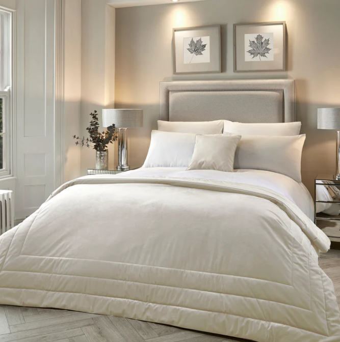 Bedspread in Ivory