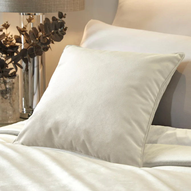 Bedspread in Ivory