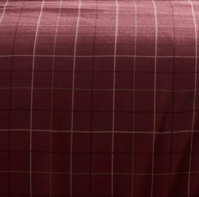 Checked Duvet Cover Set in Burgundy