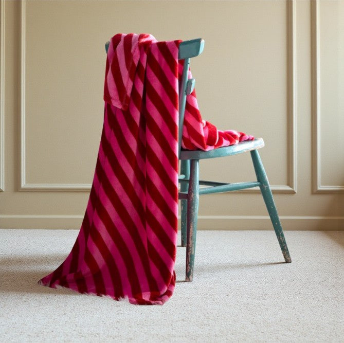 Throw Christmas Candy Stripe in Pink
