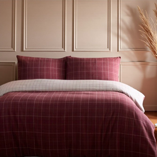 Checked Duvet Cover Set in Burgundy