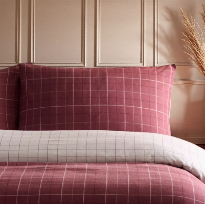 Checked Duvet Cover Set in Burgundy