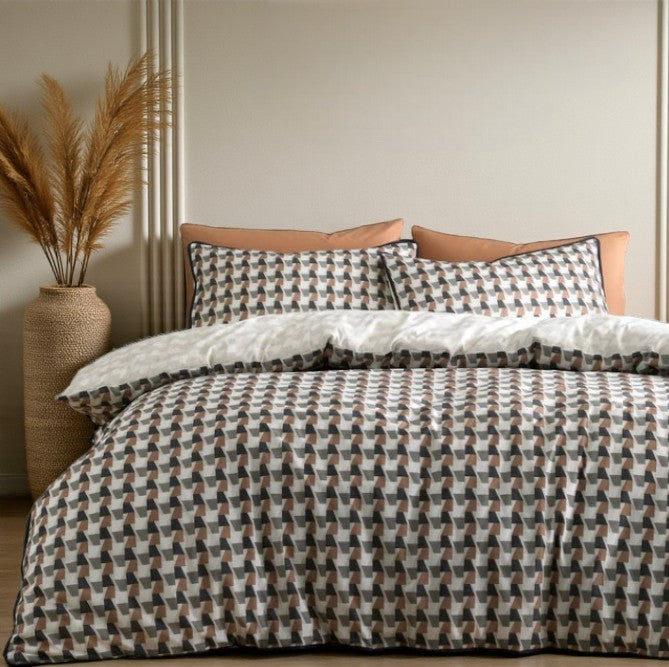 Patterned Duvet Cover Set in Brown