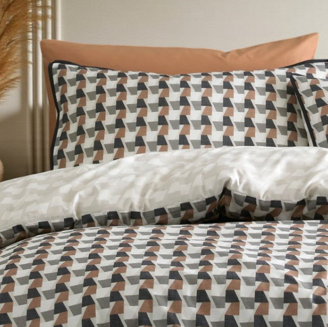 Patterned Duvet Cover Set in Brown