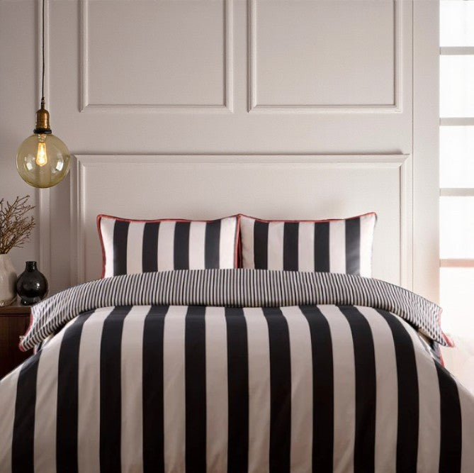 Duvet Cover Set Striped in Black