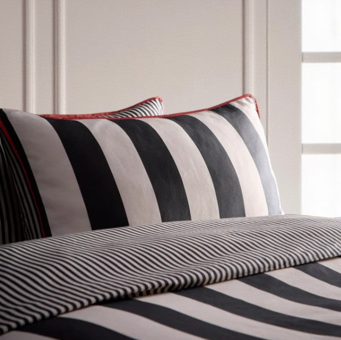 Duvet Cover Set Striped in Black